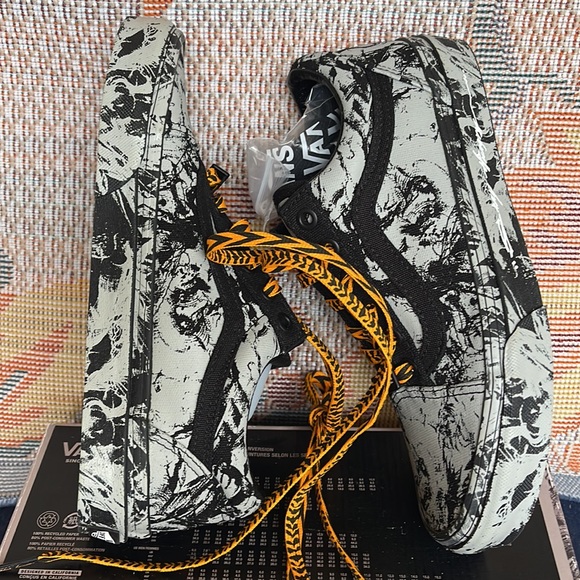 Vans WMNS Old Skool
Year Of The Tiger Black/Gray 
VN0A3WKTN42
Sneakers - Picture 12 of 16